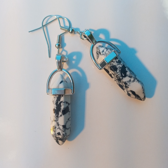 Howlite chakra Point earrings - Picture 3 of 4